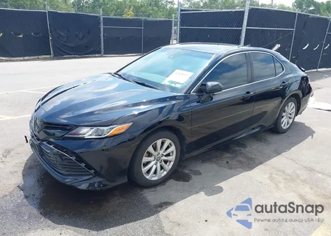 2018 Toyota Camry Le z USA, uszkodzony, nr VIN JTNB11HK2J3000384